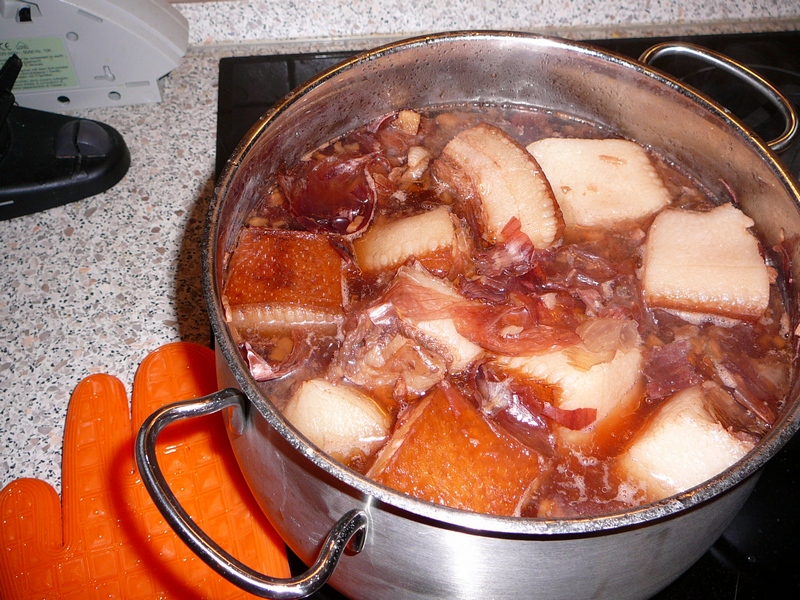 Как варить сало в луковой шелухе с чесноком рецепт с фото пошагово в домашних