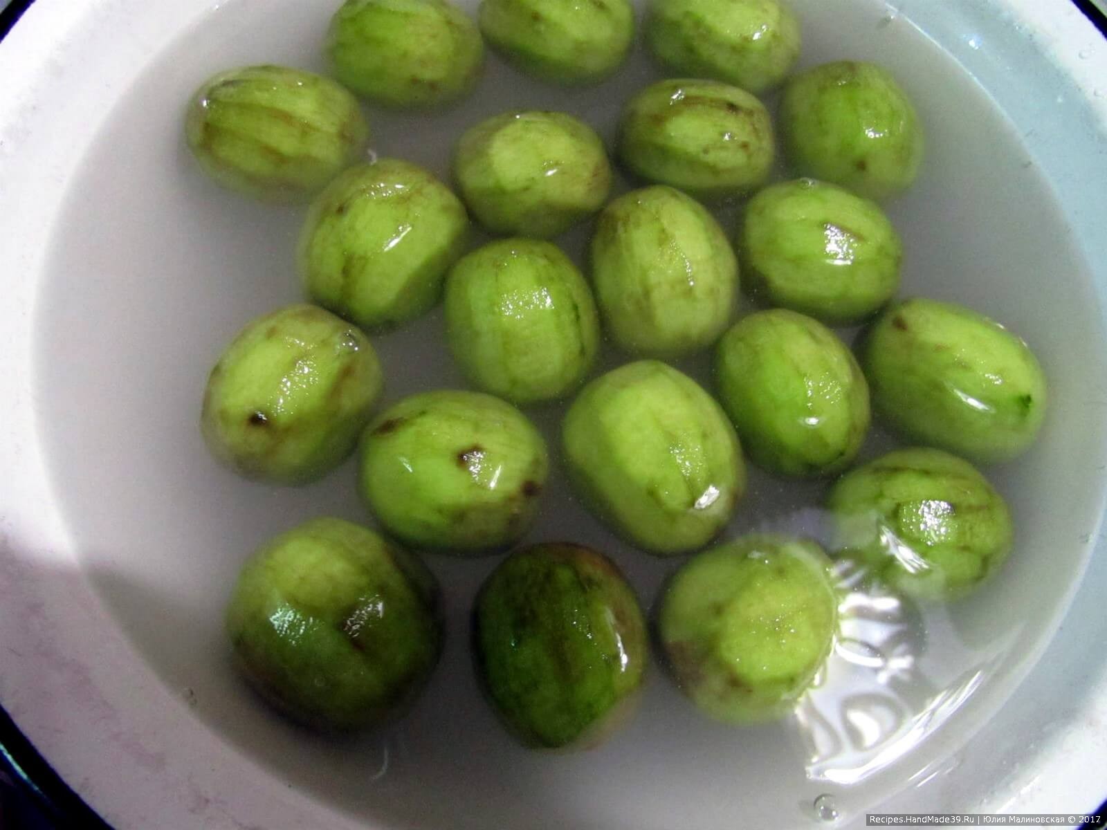 Зеленый грецкий орех цукат