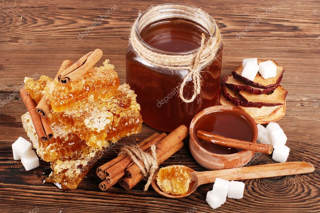 Мед с корицей польза. Сладости с медом. Мед и корица. Мед и кленовый сироп. Сладости из кленового сиропа.